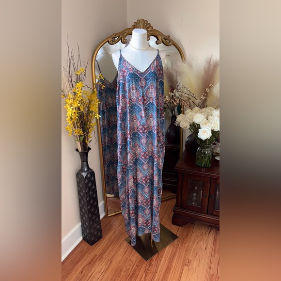 Xhilaration Dresses & Skirts - Xhiliration Bohemian Maxi Dress with Paisley Print